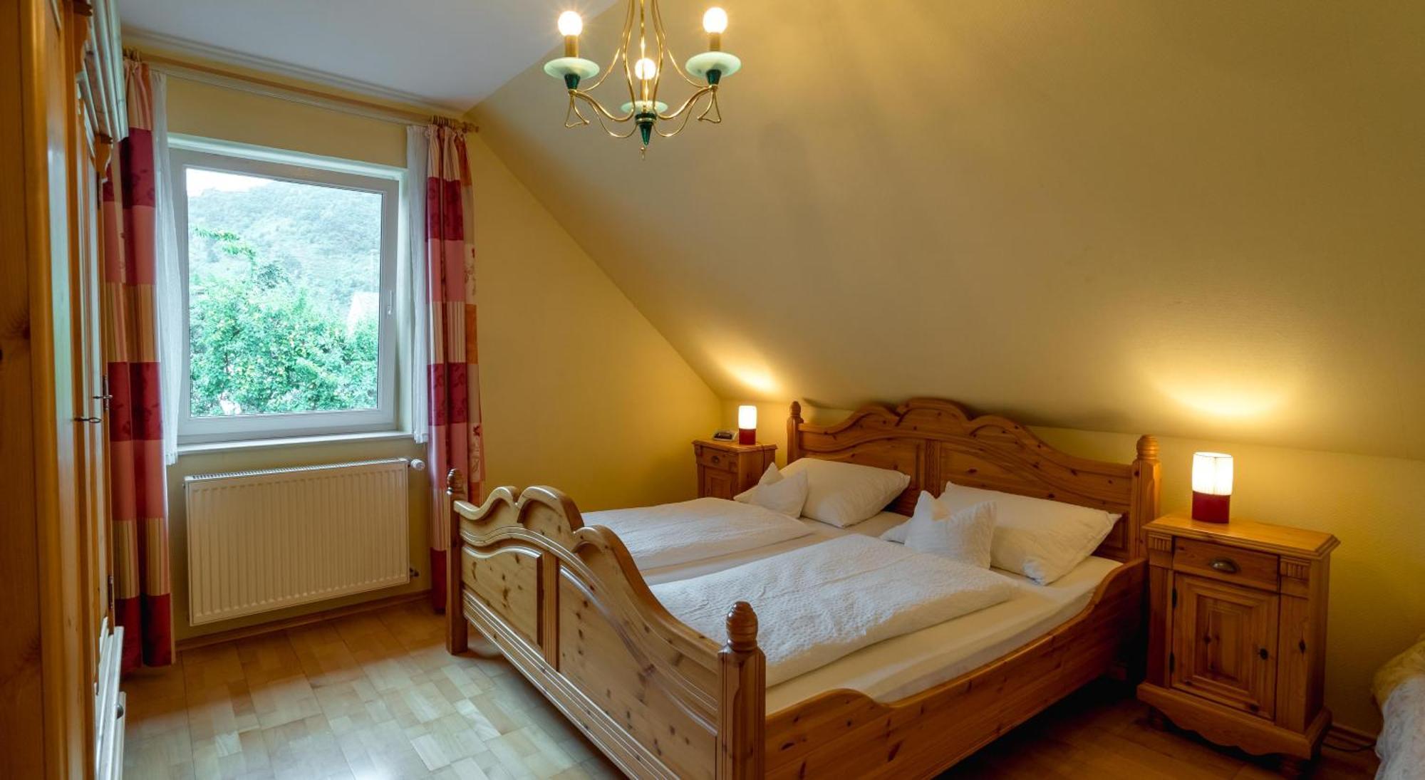 Hotel Bisenius Трабен-Трарбах Екстериор снимка