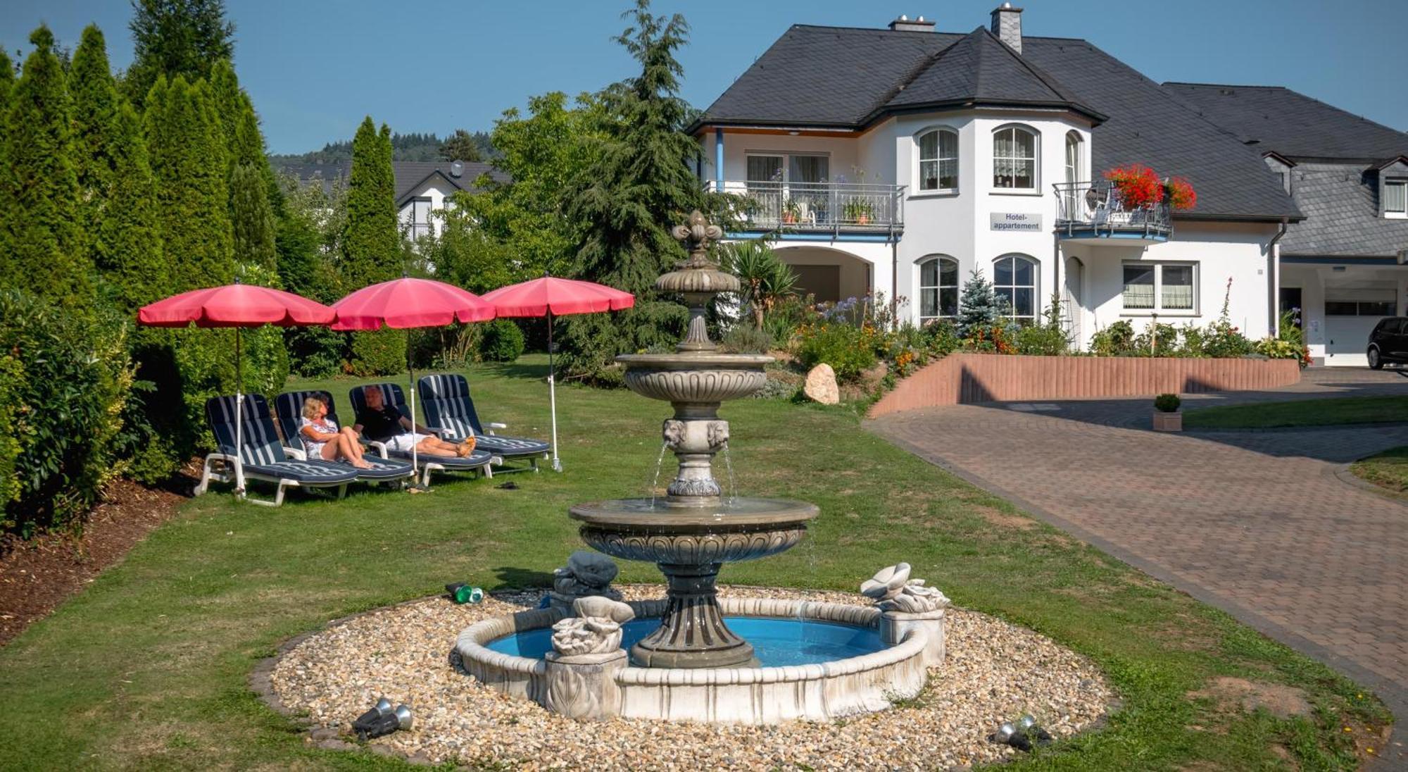 Hotel Bisenius Трабен-Трарбах Екстериор снимка