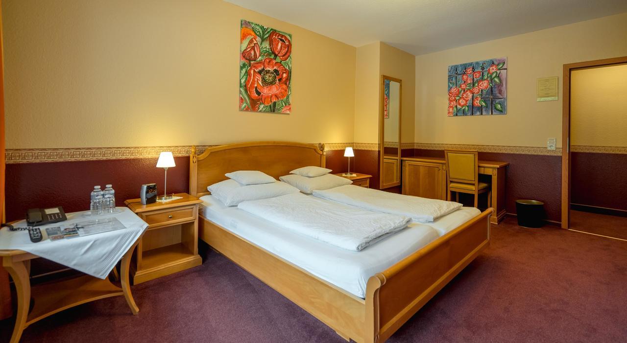 Hotel Bisenius Трабен-Трарбах Екстериор снимка